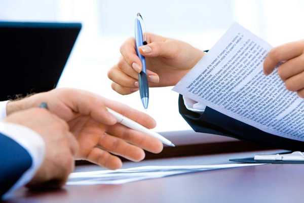 Should You Draft Your Own Will or Hire a Solicitor? An Essential Guide